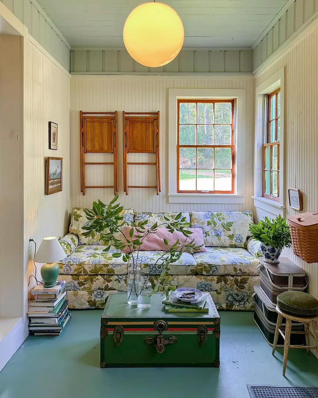40 Cozy Country Living Room Ideas That Create Instant Warmth 41 Feature a Floral Couch