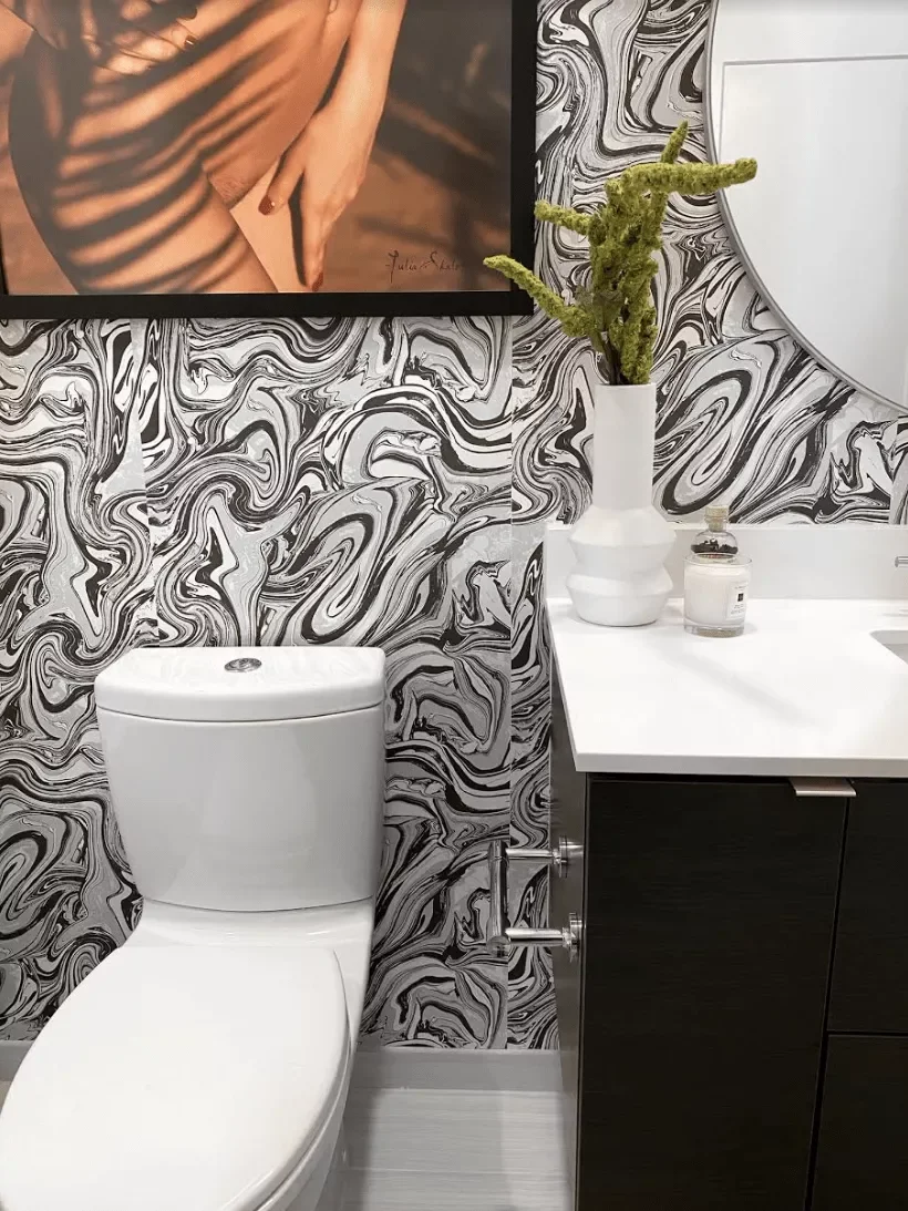 30 Bathroom Wall Decor Ideas That Refresh Your Space This Year Feature a Large-Scale Photo