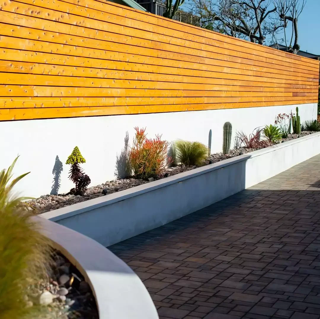 17 Stylish Horizontal Fence Designs That Will Transform Your Outdoor Privacy Fence Above Concrete Garden Bed