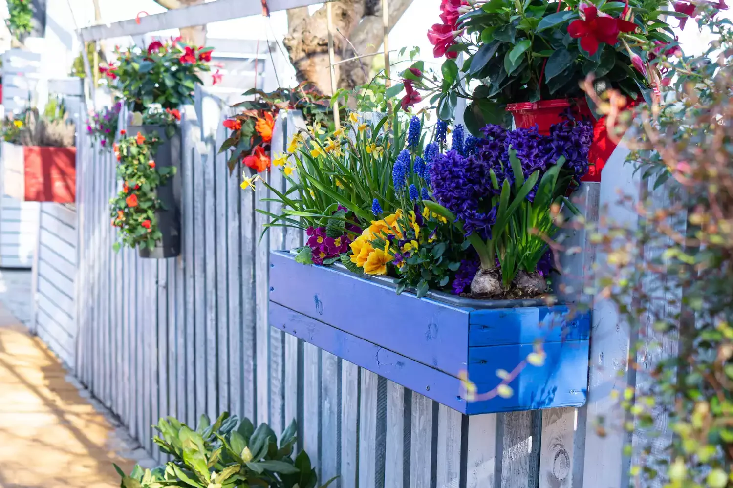 10 Raised Garden Bed Ideas That Maximize Small Spaces Fence Boxes