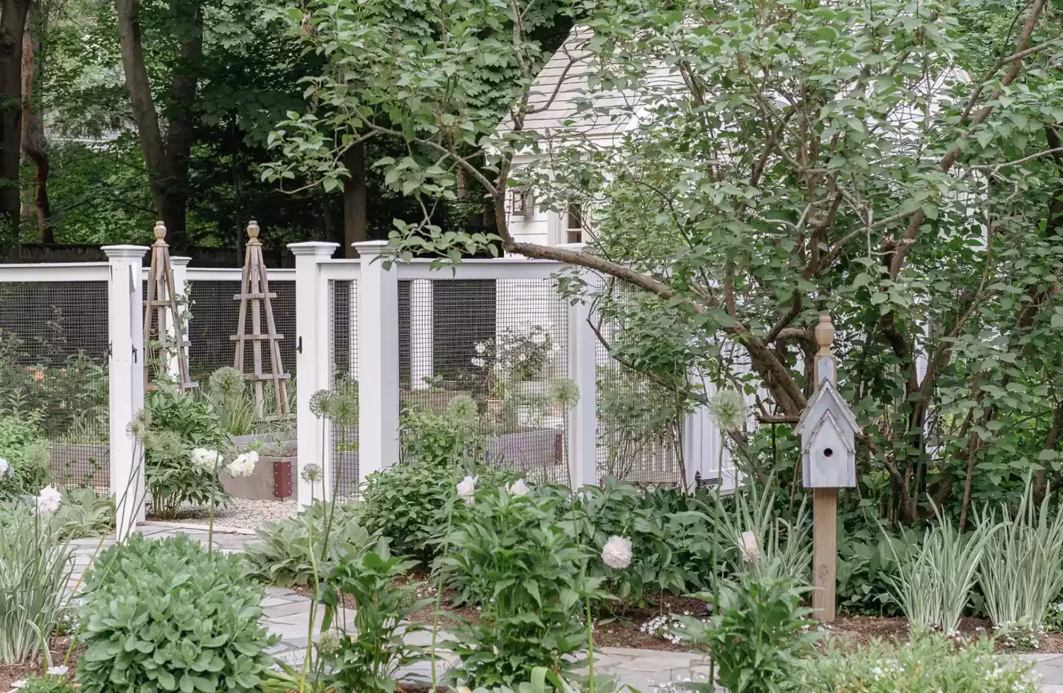 35 Enchanting Cottage Garden Ideas That Transform Your Outdoor Space Into a Magical Retreat Fence in a Vegetable Garden