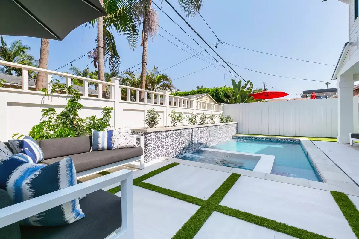 52 Beautiful Courtyard Ideas That Transform Your Outdoor Living Space Fenced in Courtyard