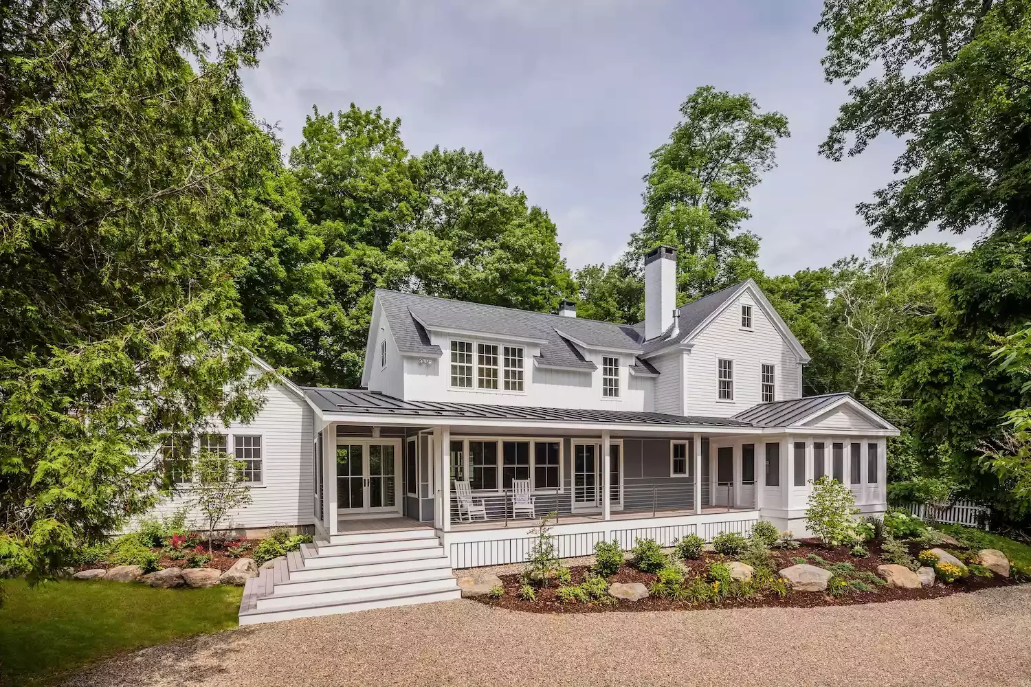 47 Small Front Yard Landscaping Ideas That Will Transform Your Home's Curb Appeal Fill in With Mulch