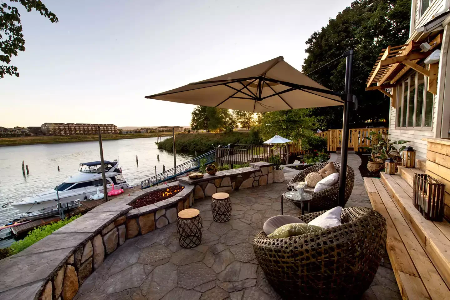 21 Beautiful Stone Fire Pit Designs That Will Transform Your Backyard 1 Fire Pit Built-In