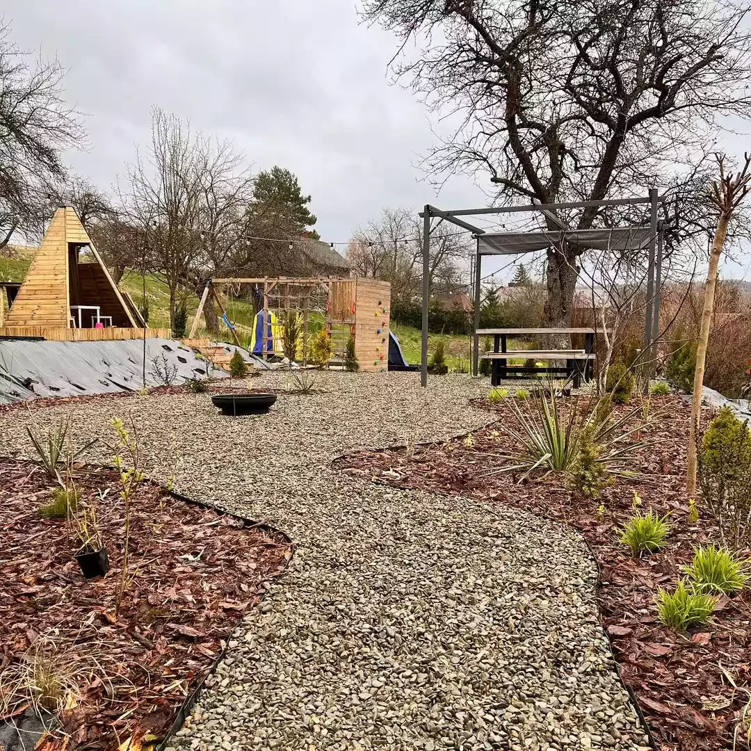 27 Gorgeous Garden Pathway Ideas to Transform Your Outdoor Space Fire Pit Pathway