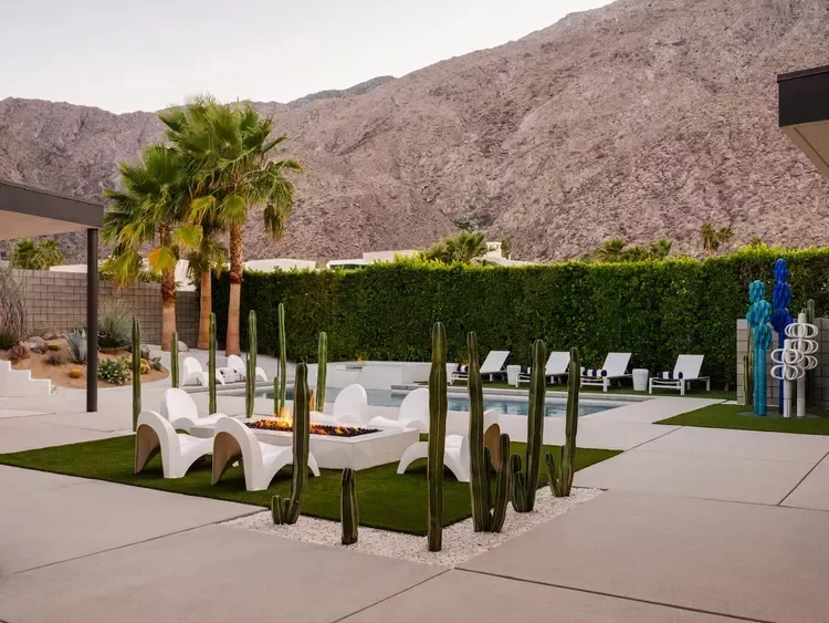 25 Stunning Fire Pit Landscaping Ideas That Transform Your Backyard Into an Entertainment Paradise 8 Fire Pit Sitting on Astroturf