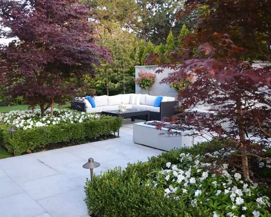 25 Stunning Fire Pit Landscaping Ideas That Transform Your Backyard Into an Entertainment Paradise 7 Fire Pit Surrounded by Formal Hedges