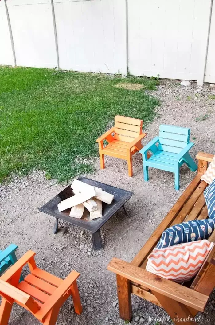 25 Stunning Fire Pit Landscaping Ideas That Transform Your Backyard Into an Entertainment Paradise 2 Fire Pit with Kid Seating