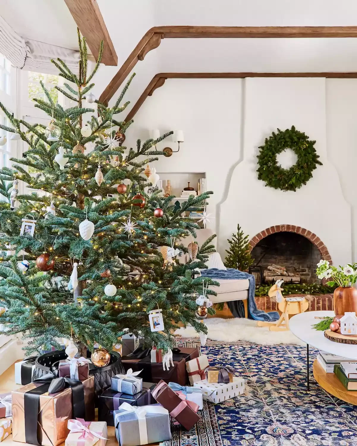 75 Stunning DIY Holiday Wreath Ideas to Transform Every Space in Your Home 73 Fireplace Wreath