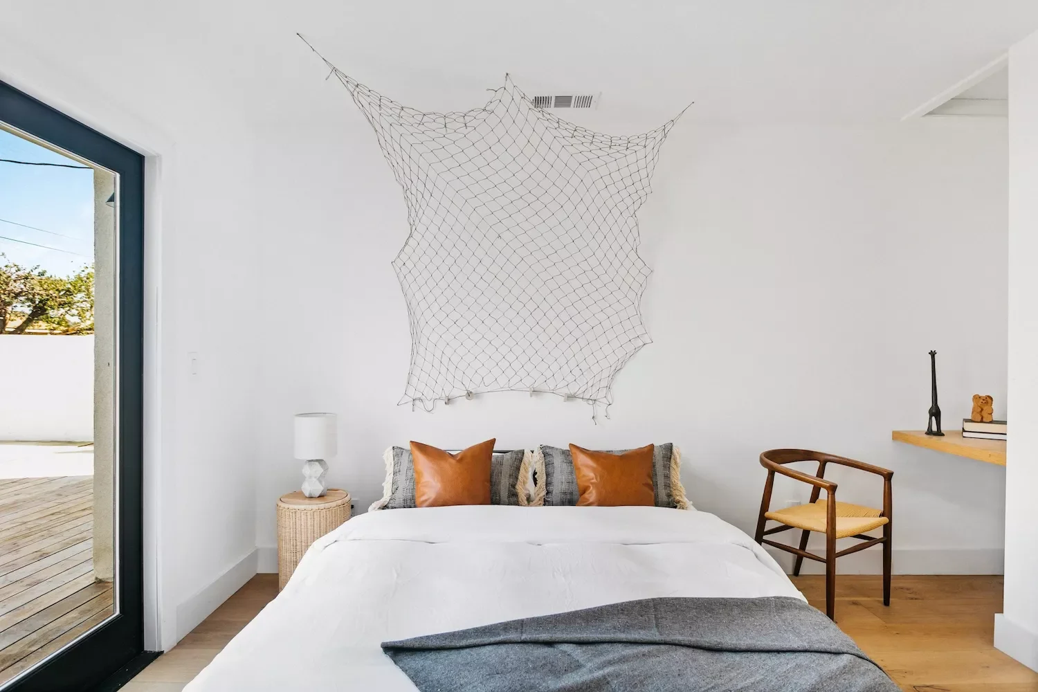 66 Creative Ways to Transform the Wall Above Your Bed Into a Stunning Focal Point Fishing Net
