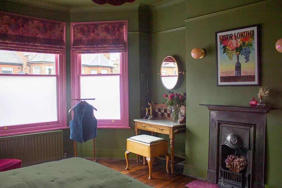 33 Stunning Dark Green Bedroom Ideas That Will Transform Your Space 22 Flaunt With Florals