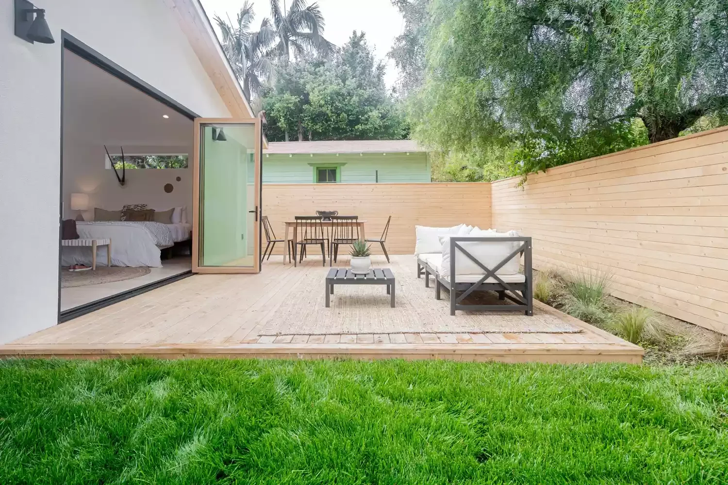 22 Creative Small Deck Ideas to Transform Your Outdoor Space This Summer 10 Floating Guest House Deck