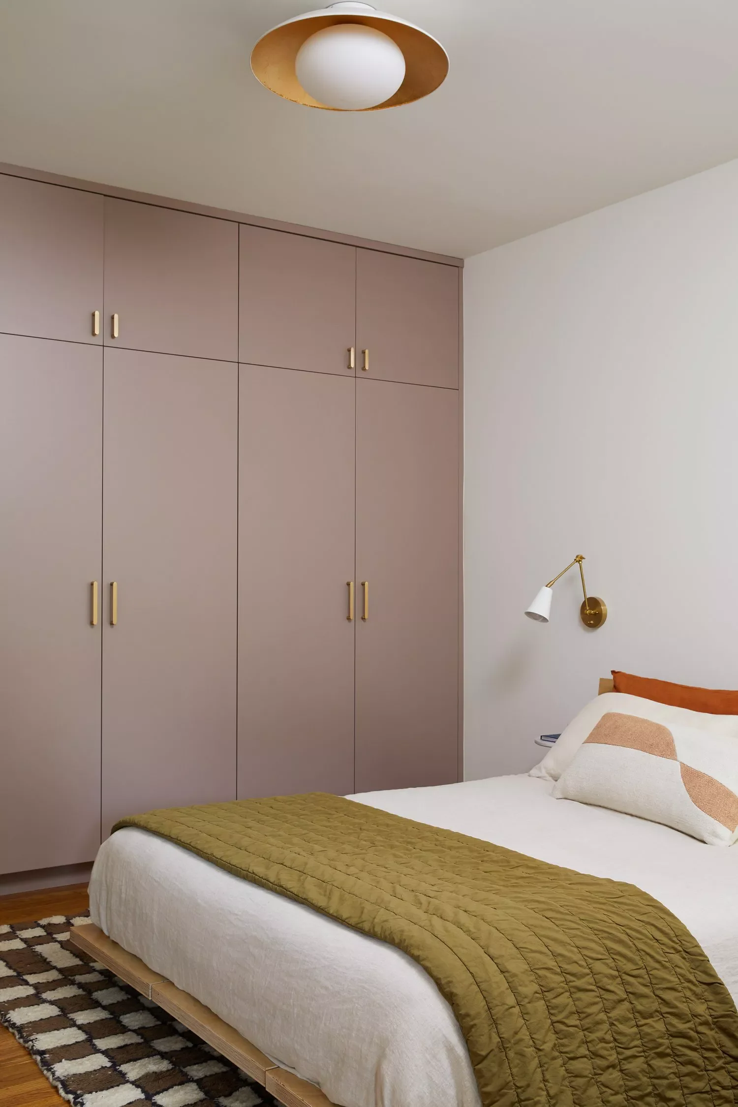 16 Basement Bedroom Ideas That'll Have You Racing Downstairs 6 Floor-to-Ceiling Storage