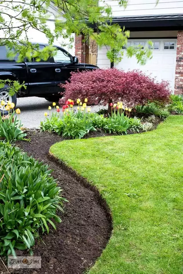 17 DIY Outdoor Decorating Projects to Transform Your Home's Landscape Flower Bed Edging