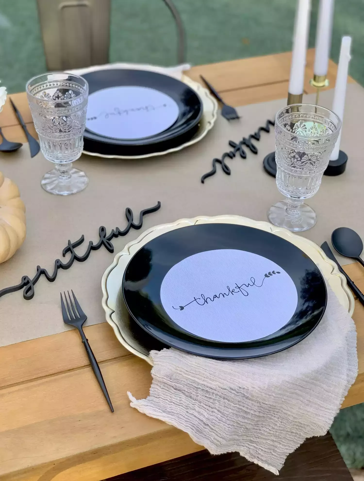 15 Thanksgiving Napkin Ideas That Wow Your Dinner Guests Flowy and Minimal