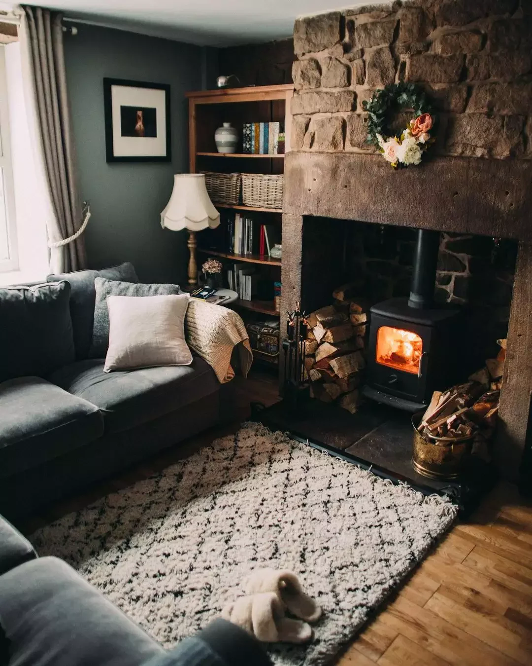 15 Fresh Modern Cabin Interior Design Ideas That Transform Your Space 4 Focus on Gathering Spaces