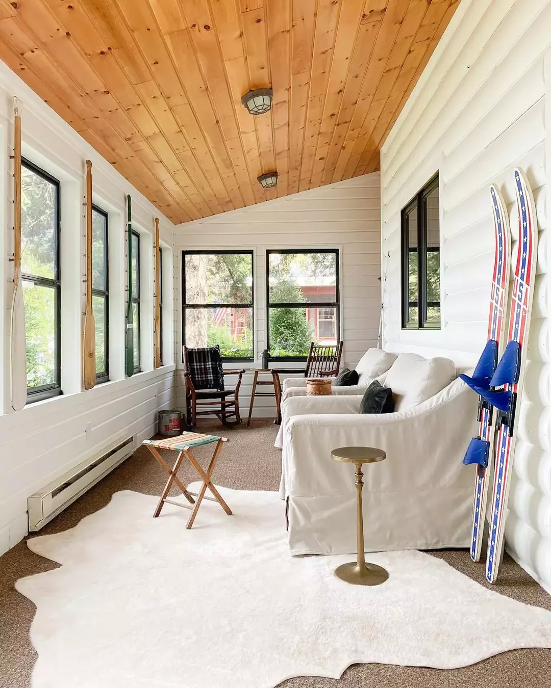 10 Stunning Lake House Decorating Ideas to Transform Your Waterfront Retreat 9 Focus on Indoor-Outdoor Living