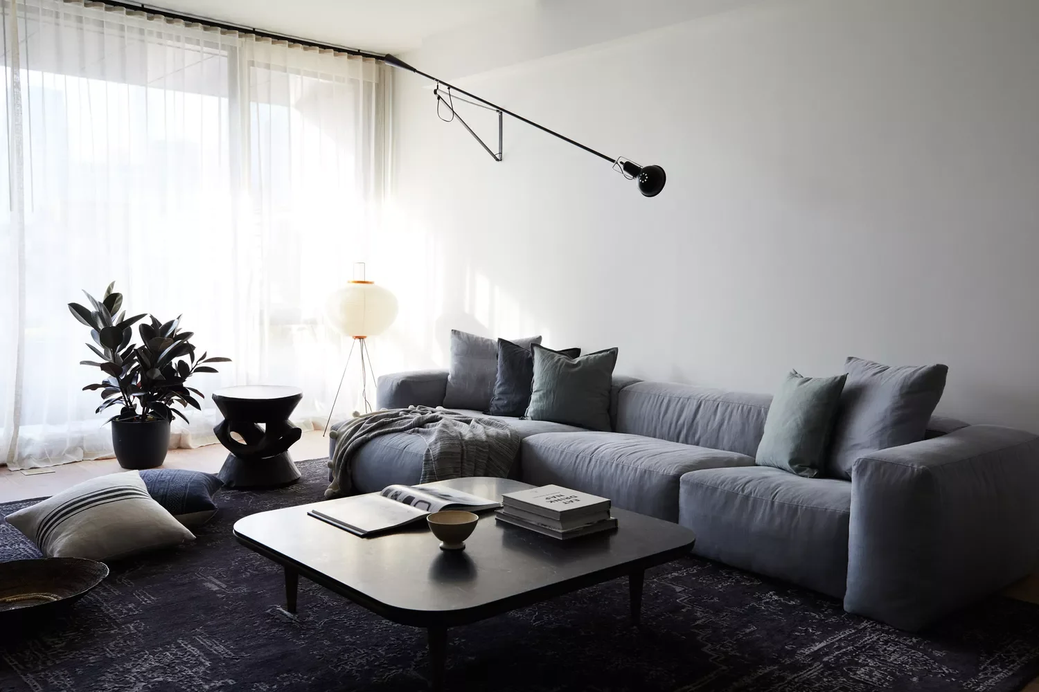 40 Smart Small Apartment Living Room Ideas That Maximize Your Space and Style 25 Focus on One Large Piece