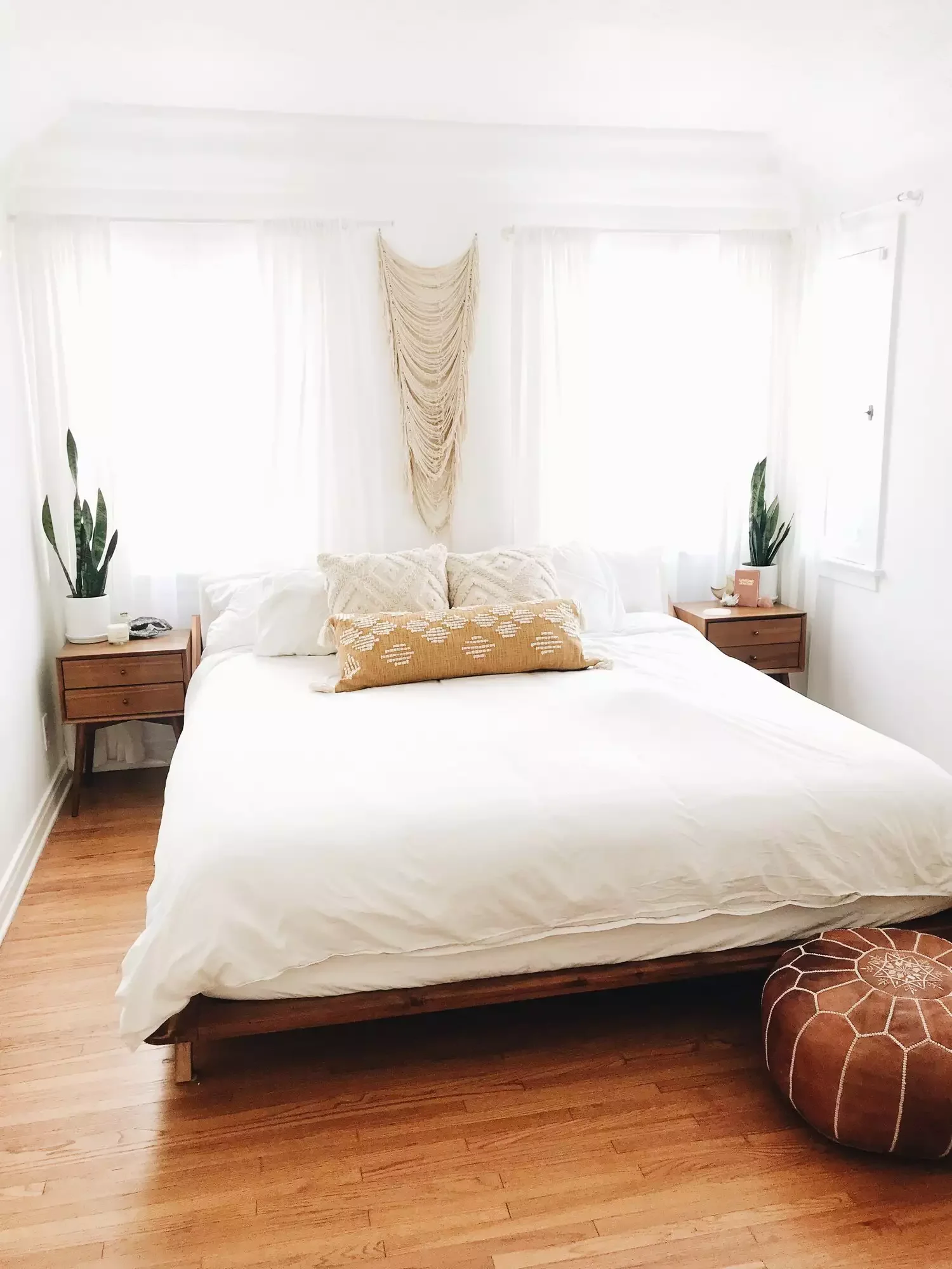 48 Bohemian Bedroom Ideas That Feel Effortlessly Chic and Personal 30 Focus on a Few Boho Accents
