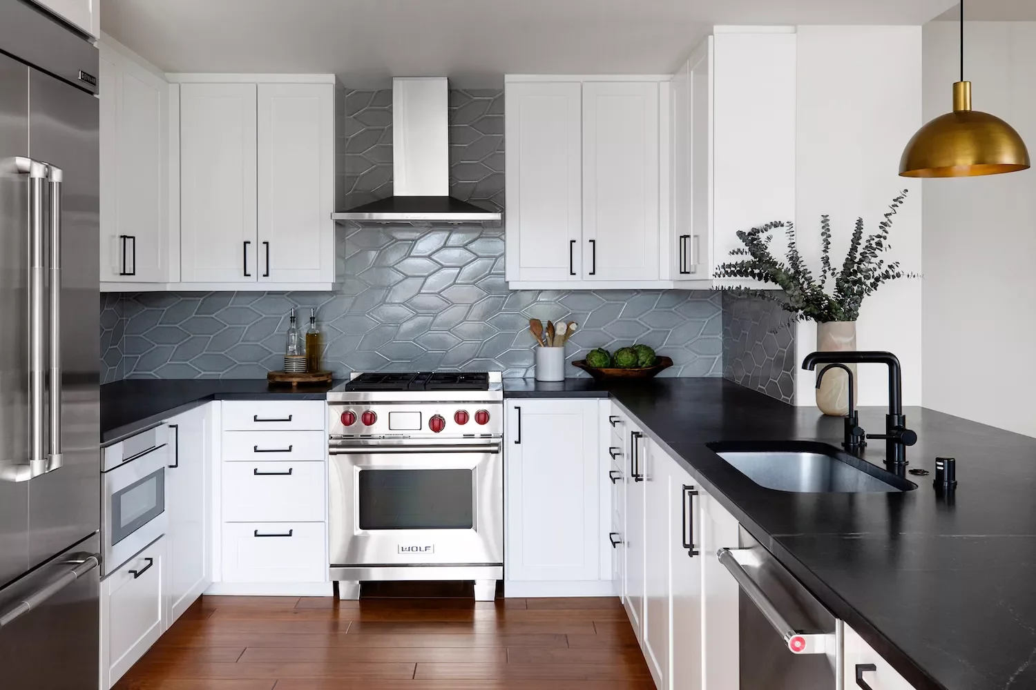 30 Brilliant Ways to Design Your Perfect U-Shaped Kitchen 10 Focus on the Backsplash