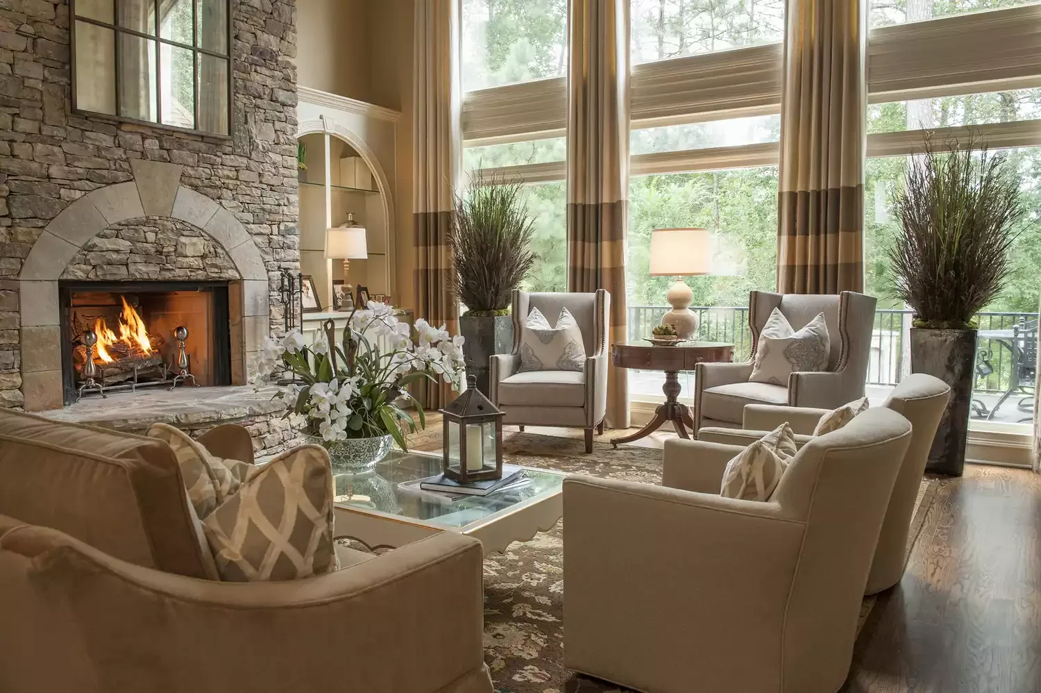 34 Classic Living Room Ideas That Never Go Out of Style Focus on the Fireplace
