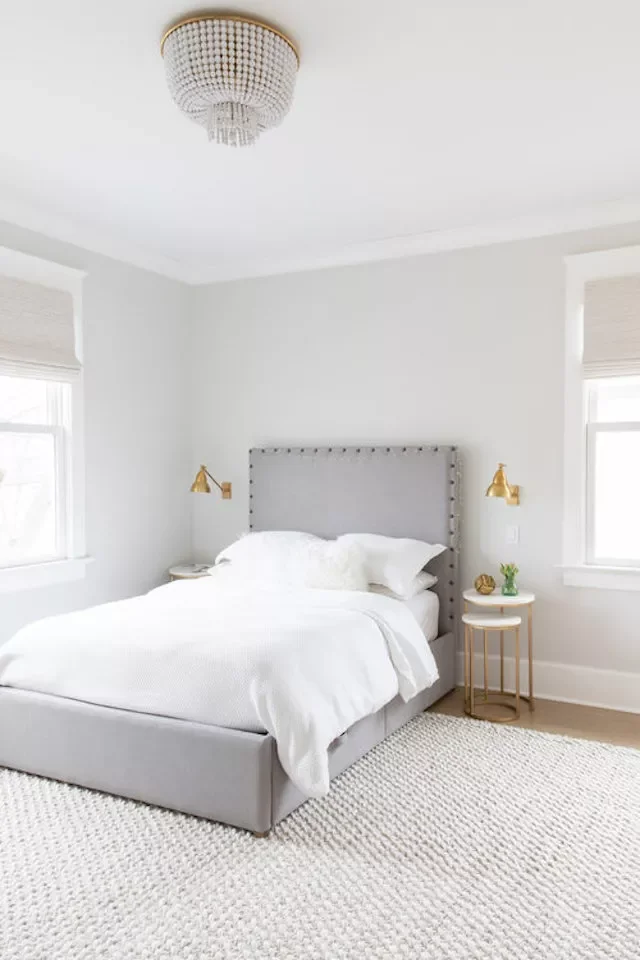 22 Smart Ways to Organize and Store Your Pillows at Home Footboard Storage