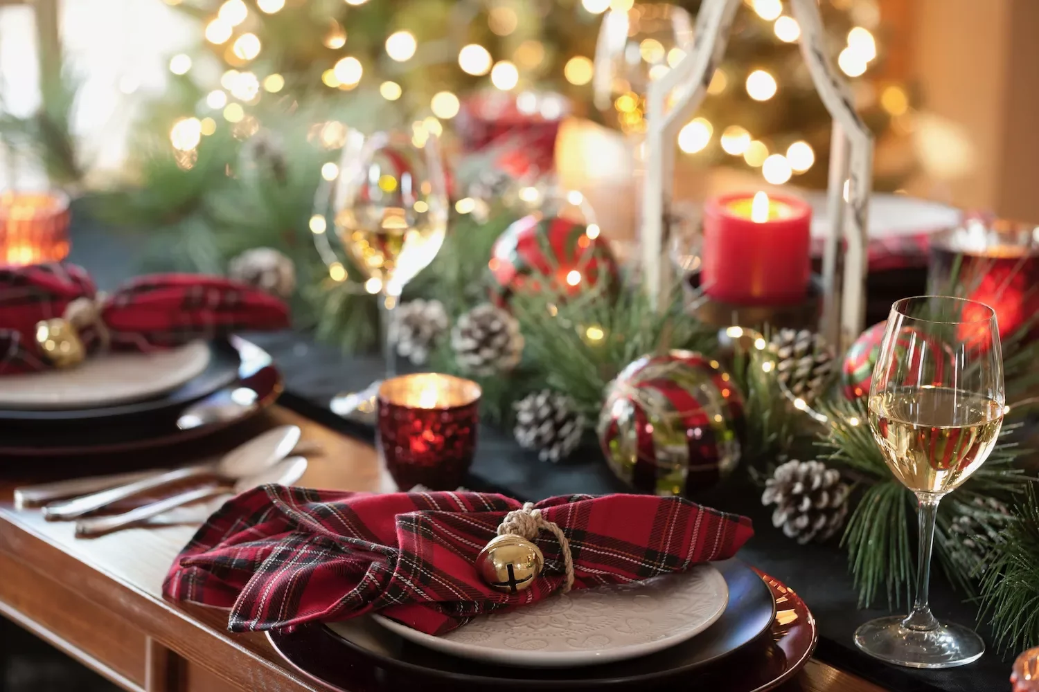 40 Stunning Christmas Table Decor Ideas That Will Make Your Holiday Gatherings Unforgettable 31 Foraged Greenery and Branches