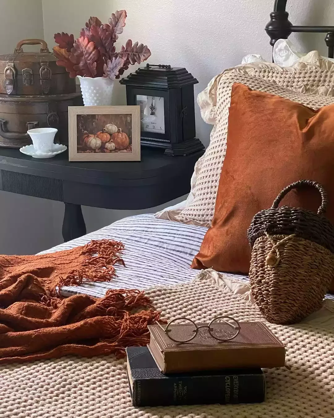 22 Cozy Fall Decorating Ideas That'll Transform Your Apartment This Season 9 Frame a Fall Scene