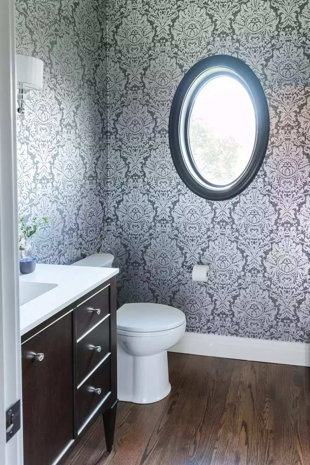 74 Amazing Bathroom Decorating Ideas That Will Transform Your Space 73 Frame the Window
