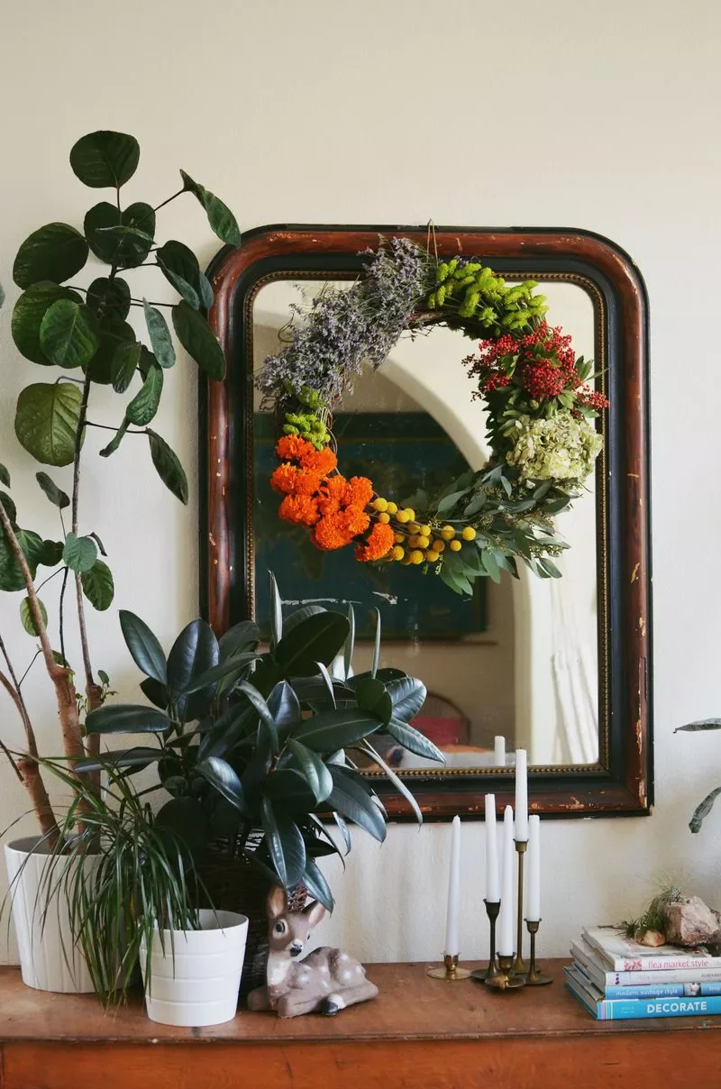 66 Beautiful Fall Wreath DIY Ideas to Welcome Autumn Into Your Home 42 Fresh Flower Mirror Wreath