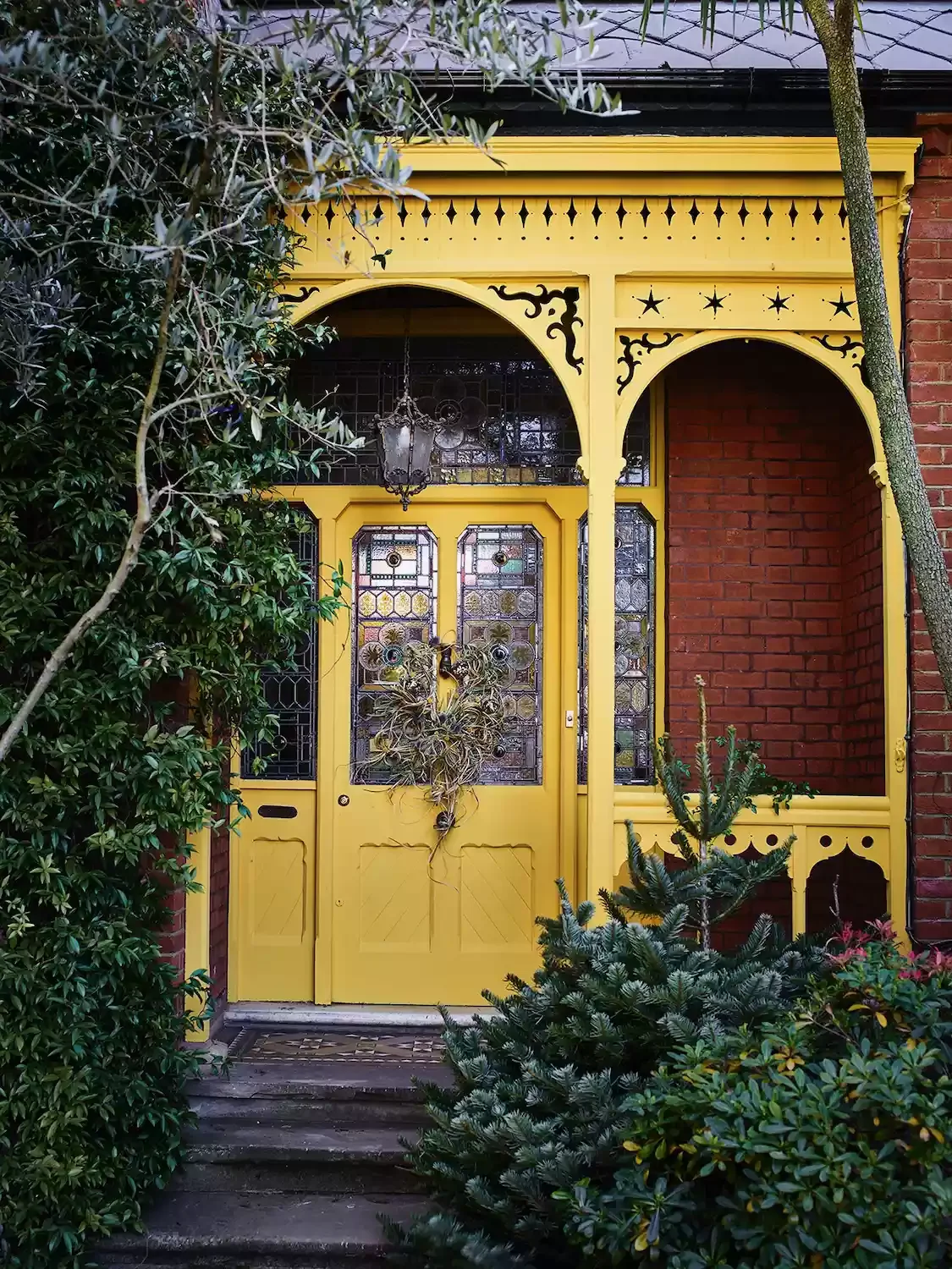 68 Christmas Front Porch Ideas That Make Your Home the Envy Front Yard Christmas Tree
