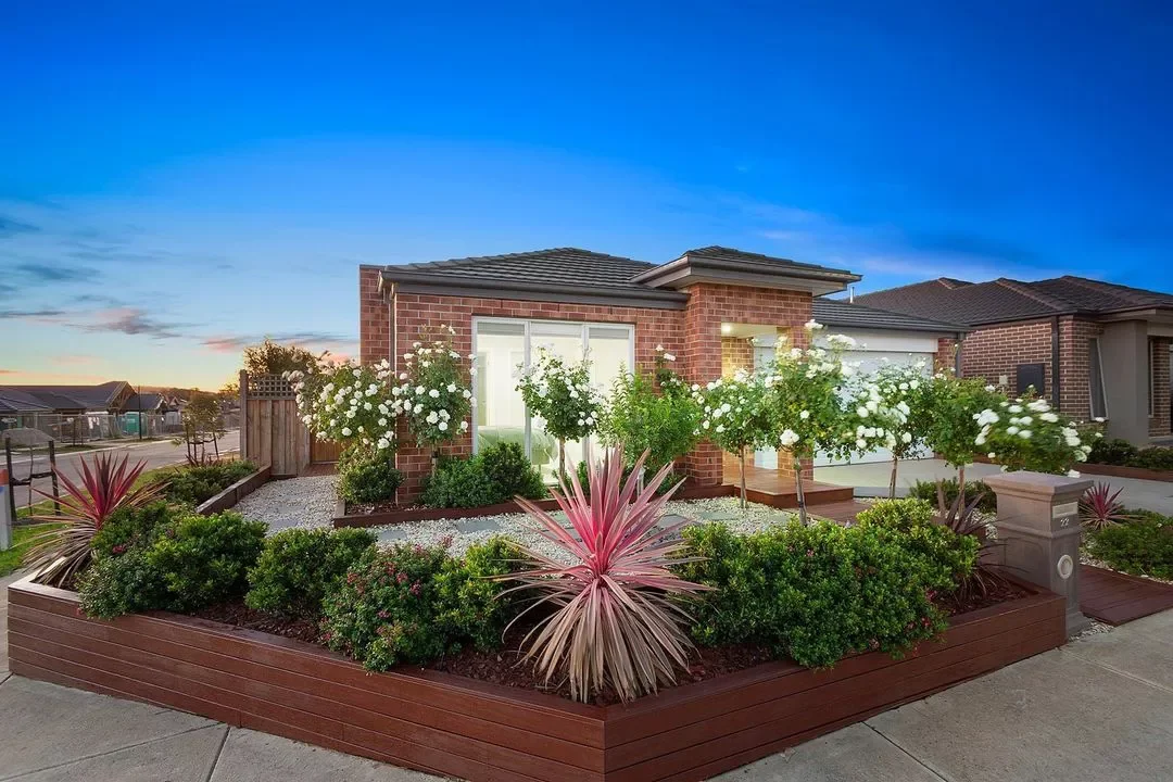 35 Corner Garden Designs That Transform Every Outdoor Space Front Yard Corner Garden