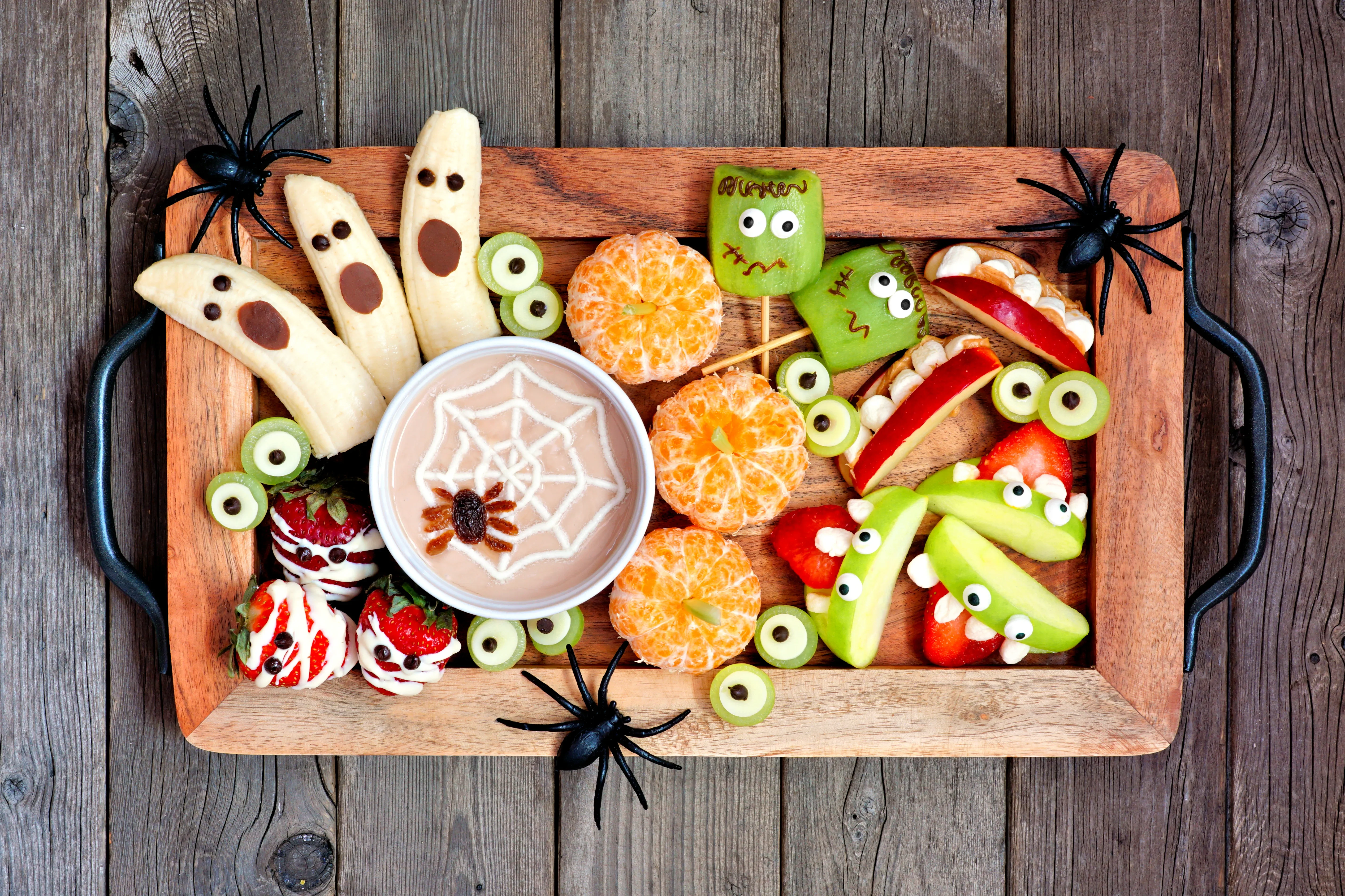 23 Spooky Halloween Charcuterie Board Ideas to Inspire You 3 Fruit Snack Plate