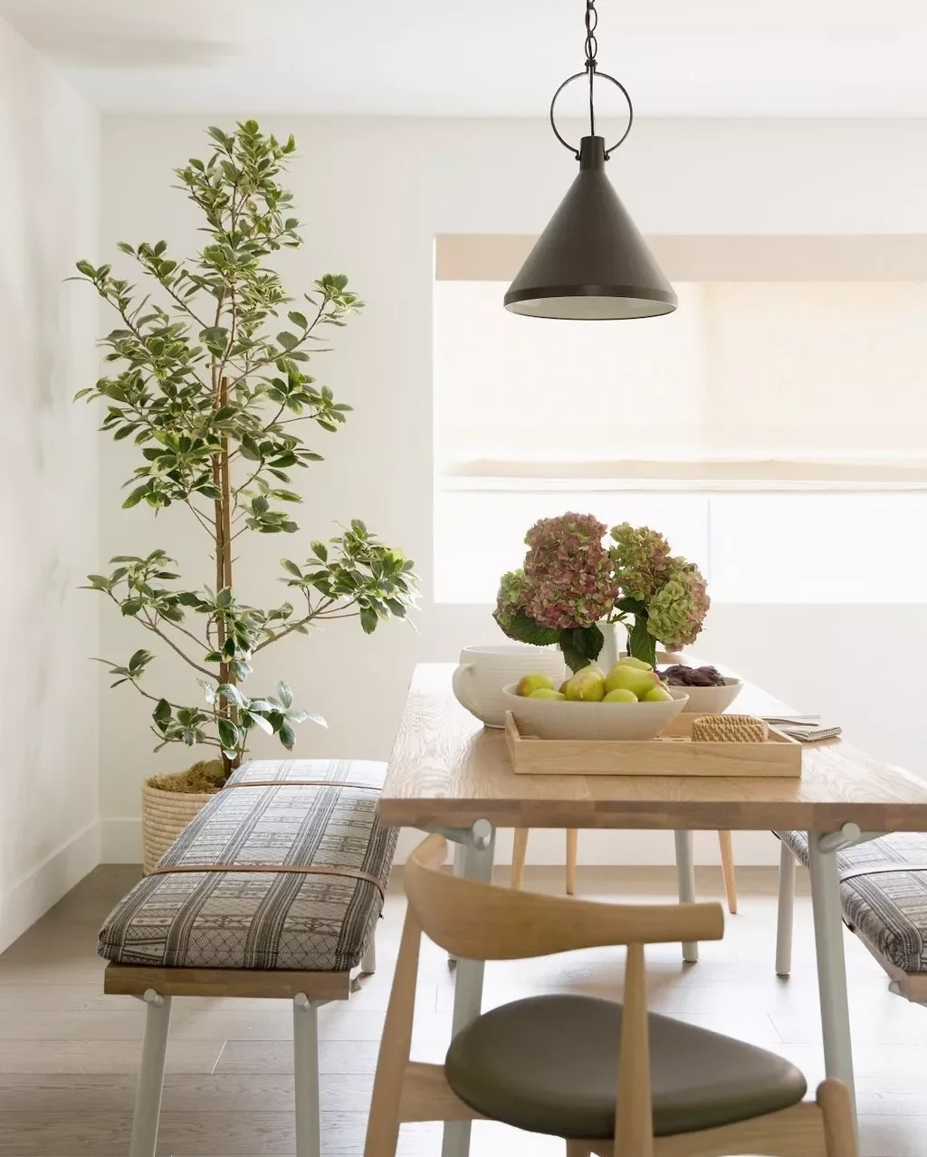 43 Stunning Dining Table Centerpiece Ideas to Transform Your Space Year-Round 23 Fruit and Flowers