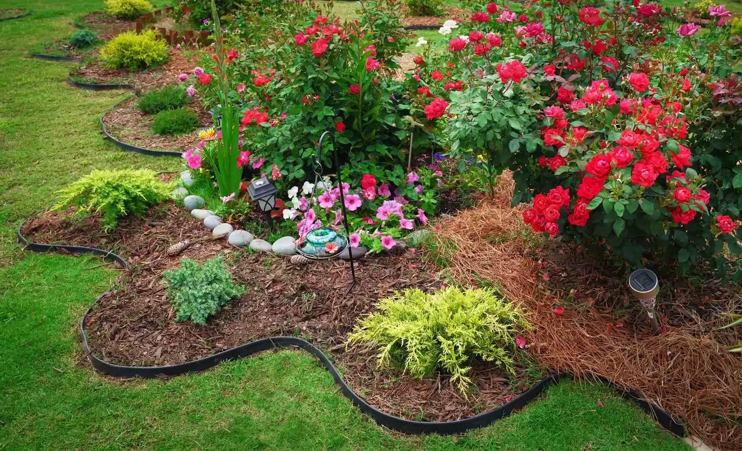 30 Affordable and Creative Ways to Define Your Garden Boundaries Garden Plastic Edge