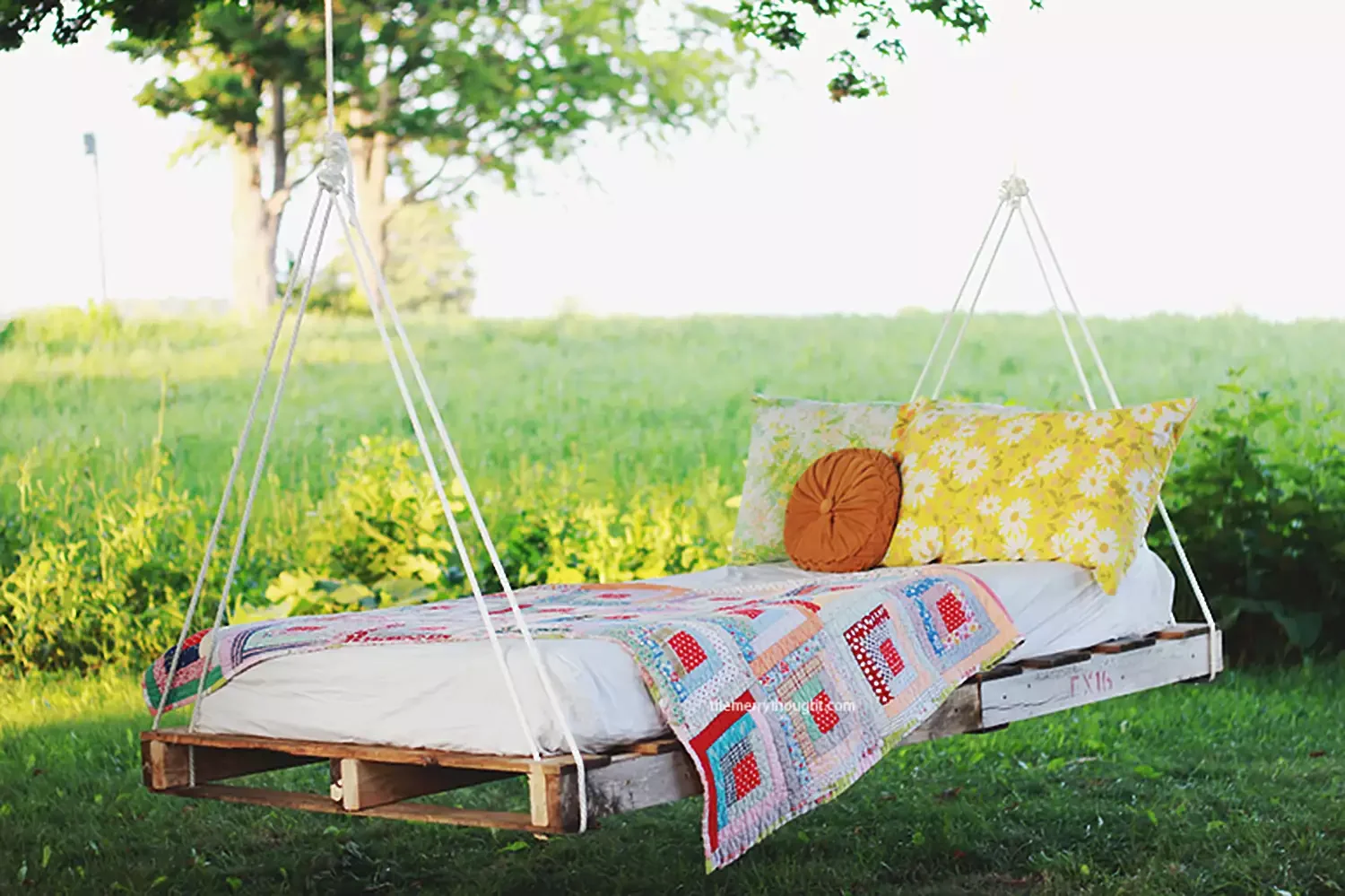15 Creative Ways to Transform Wooden Pallets Into Stunning Garden Decor 6 Garden Swing
