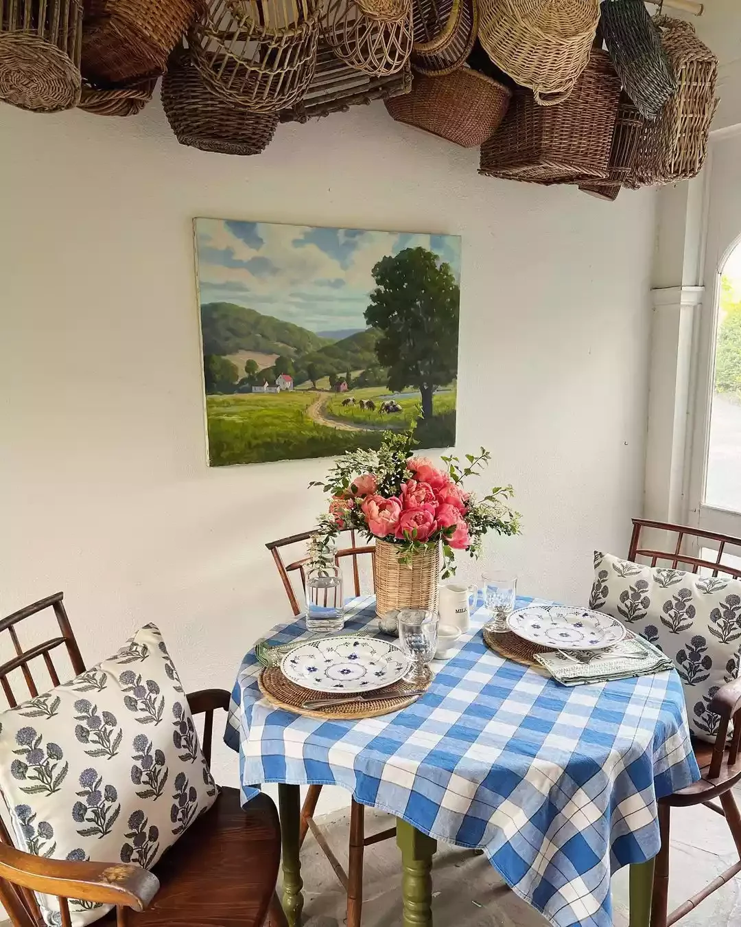 31 Brilliant Small Screened Porch Ideas That Make Every Square Foot Count 7 Get Clever With Decor
