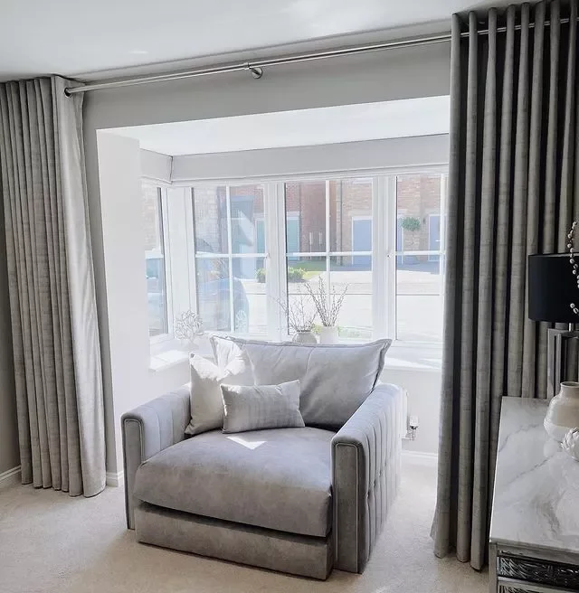 21 Stunning Bay Window Ideas That Will Transform Your Living Room 5 Get Cozy With Throw Pillows