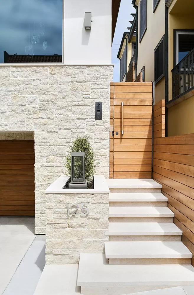 31 Stunning Front Yard Fence Ideas That Will Transform Your Home's Curb Appeal Get Creative With Narrow Spaces