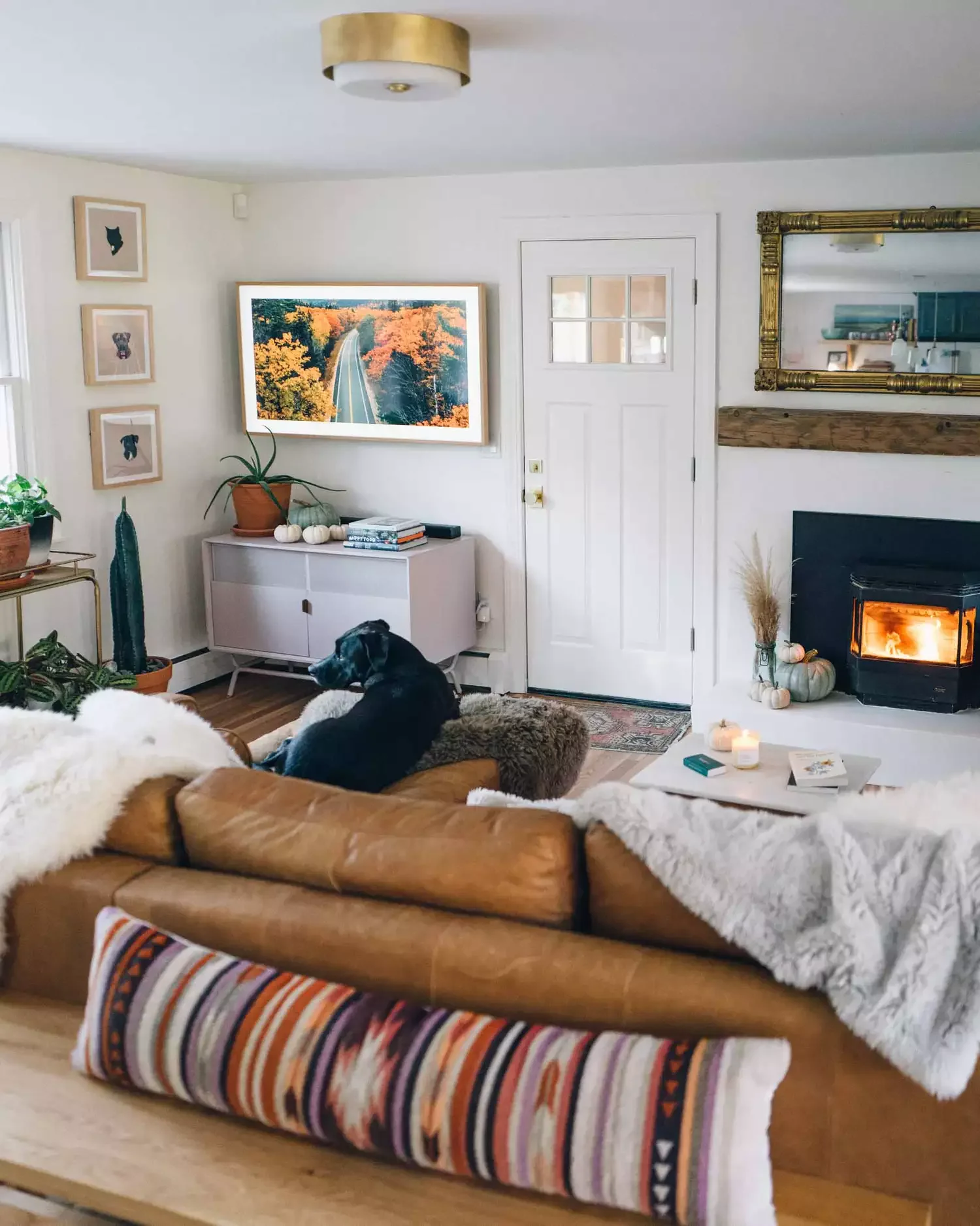 21 Beautiful Ways to Style Your TV Console Like a Pro 18 Get Seasonal