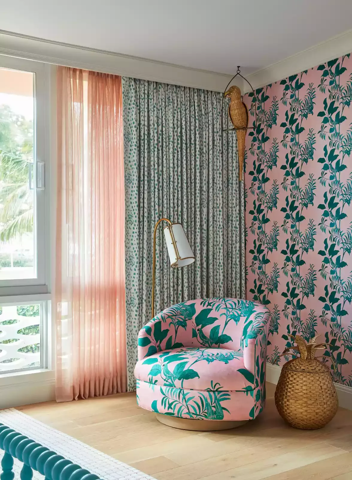 28 Timeless Preppy Home Decor Ideas That Transform Every Space 25 Get Tropical