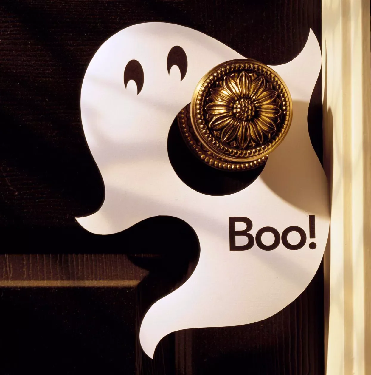 80 Quick Halloween Crafts You Can Complete in One Day 71 Ghost Doorknob Hanger