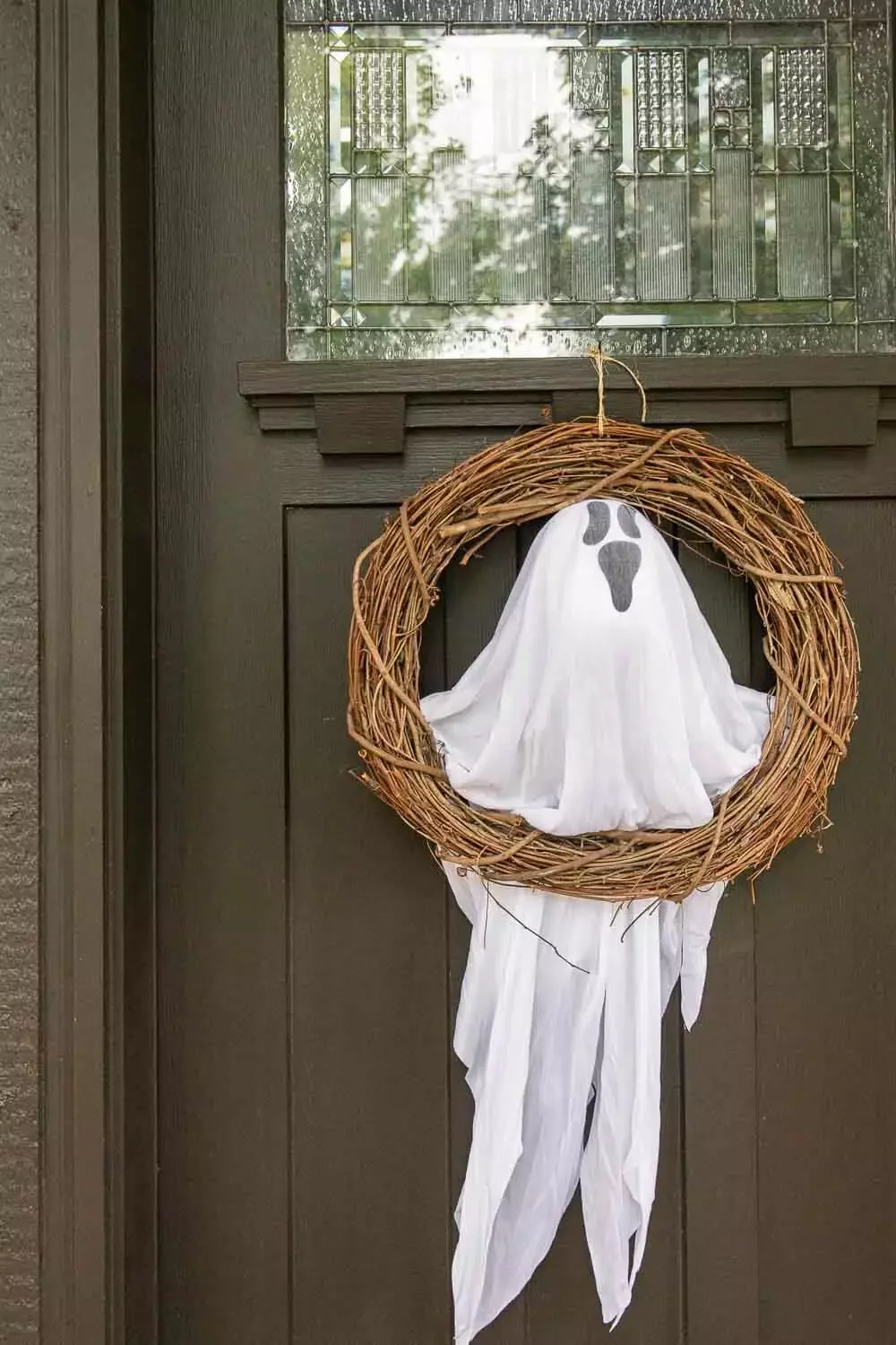 42 Quick Halloween Door Decorations You Can Create in Under an Hour 6 Ghost Wreath