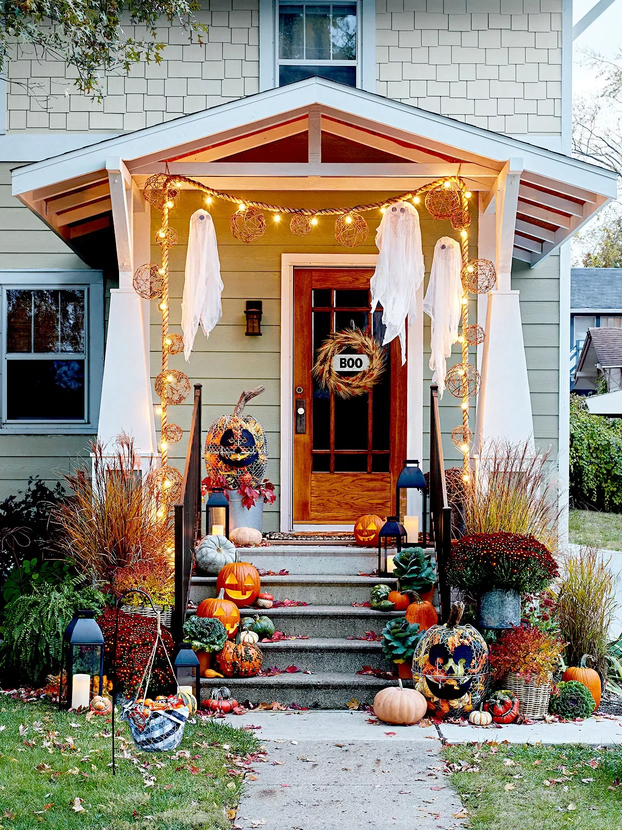 31 Spooky Halloween Front Porch Decorating Ideas for Fall 8 Ghostly Front Porch