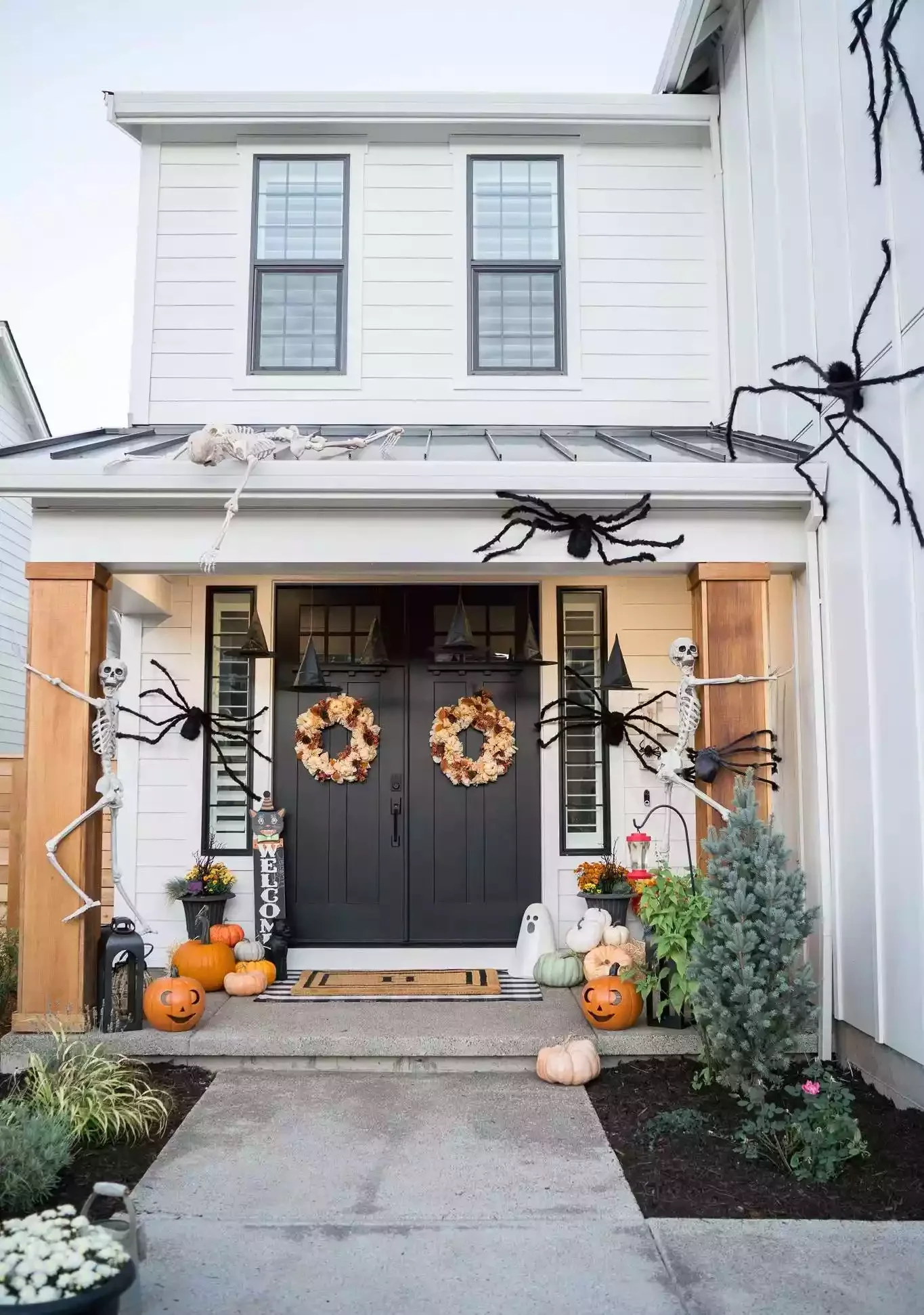 42 Quick Halloween Door Decorations You Can Create in Under an Hour 39 Giant Spider Decor