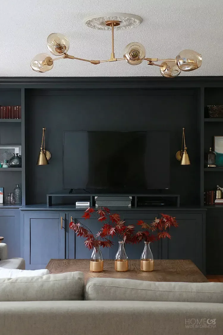 33 Autumn Living Room Ideas That'll Make Your Space Feel Incredibly Cozy 23 Gilded Accents