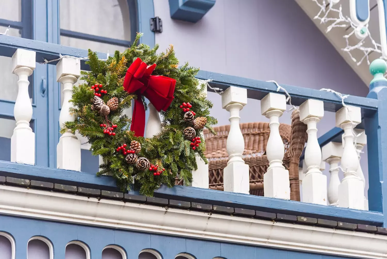25 Christmas Balcony Ideas That Create a Holiday Wonderland Gingerbread House Wreath