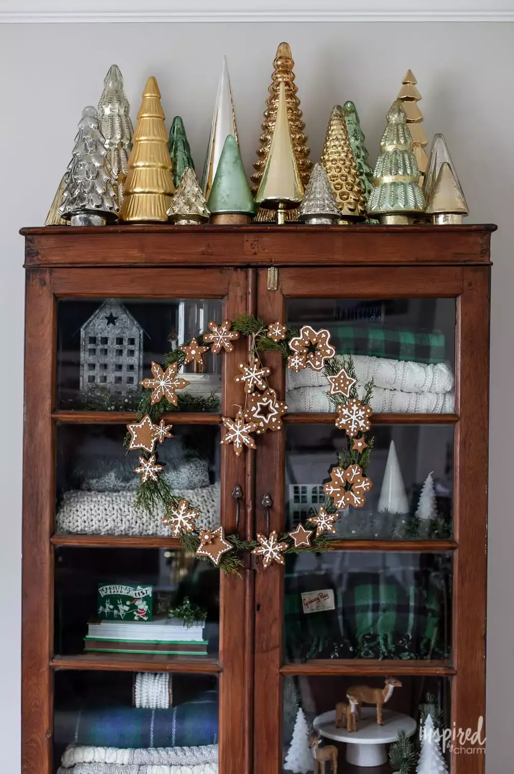 75 Stunning DIY Holiday Wreath Ideas to Transform Every Space in Your Home 1 Gingerbread Wreath