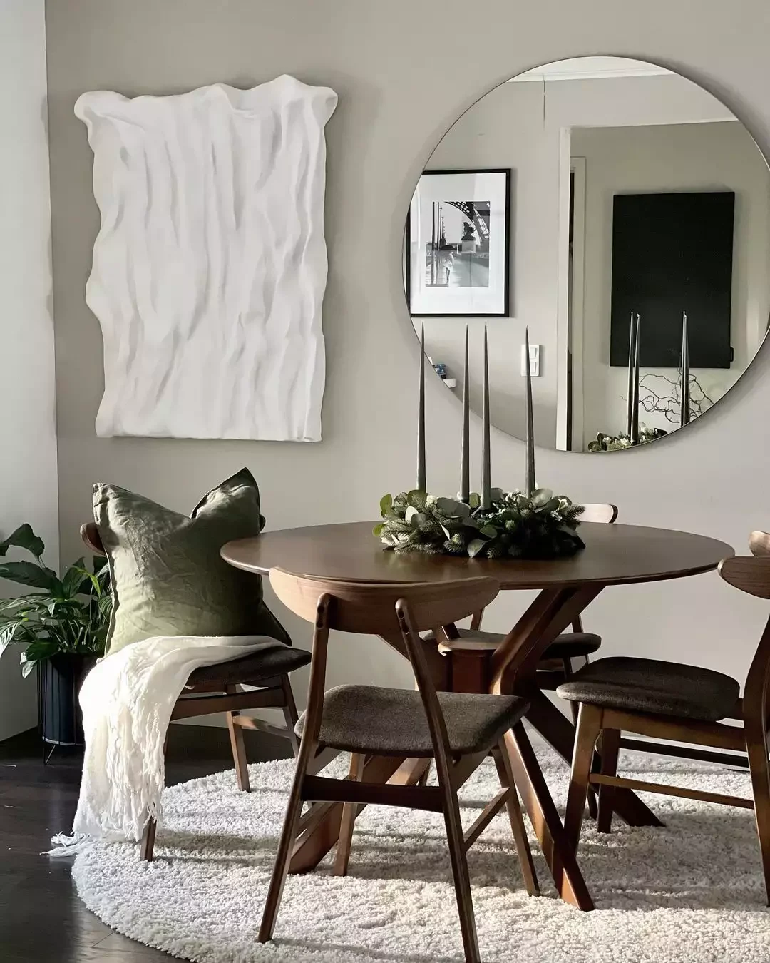 34 Stunning Dining Table Styling Ideas for Every Day of the Year 33 Give Your Wreath New Life