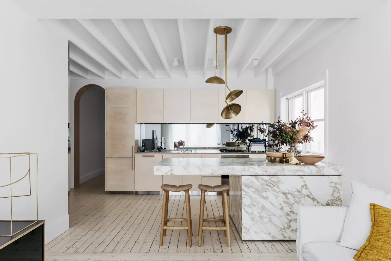 20 Beautiful Coastal Kitchen Designs That Will Transform Your Home 7 Glam It Up